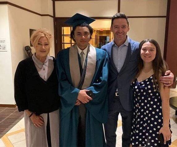 Oscar Maximilian Jackman with his father, Hugh Jackman, mother, Deborra–Lee Furness, and sister in his graduation.